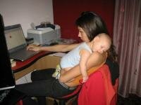 in timp ce mami butona pe ro-mamma...