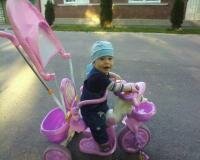 Vedeti,stiu sa merg cu bicicleta!:):)