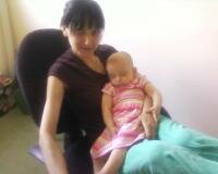 dorm la tusii in brate