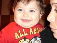 happy cu primii dintisorii