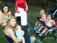 eu cu verisoarele si matusicile mele