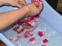 Pregatirea apei pentru imbaierea printului...