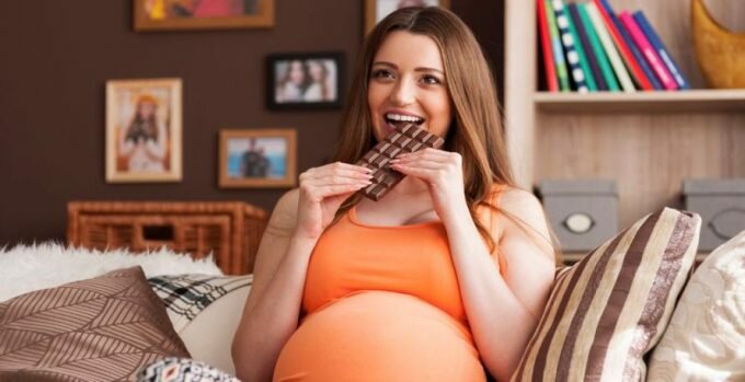 Ciocolata in sarcina - 6 motive pentru a manca LINISTITA